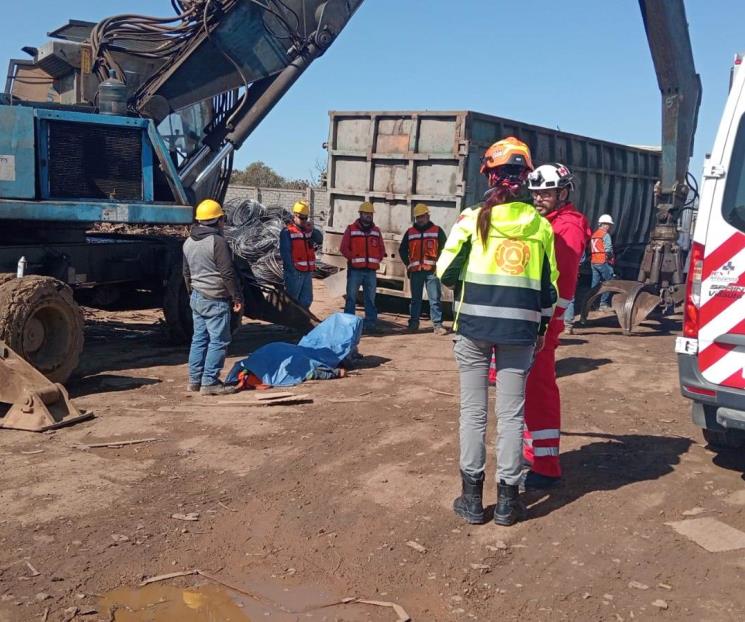 Reparaba grúa; muere aplastado