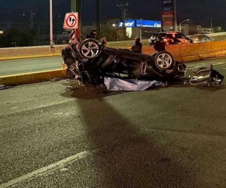 Acelera, choca, vuelca y muere Acelera, choca, vuelca y muere