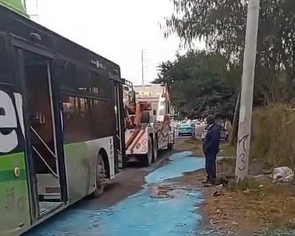 Se incendia camión de pasajeros