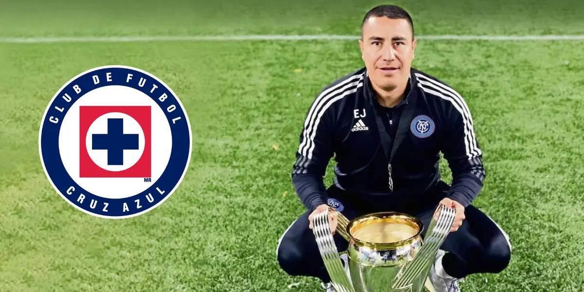 Se acerca Cruz Azul a Efraín