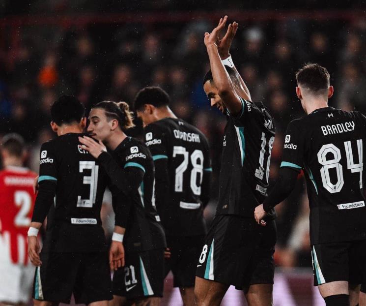Liverpool pierde, pero se quedó en la cima de la Champions League