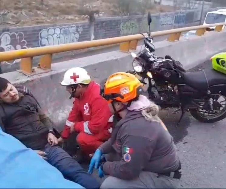 Resulta lesionado en su moto