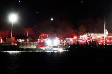 Choca avión de pasajeros contra helicóptero en EU