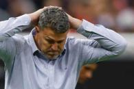 Suspenden tres partidos a DT de Chivas por agredir a James Rodríguez Suspenden tres partidos a DT de Chivas por agredir a James Rodríguez