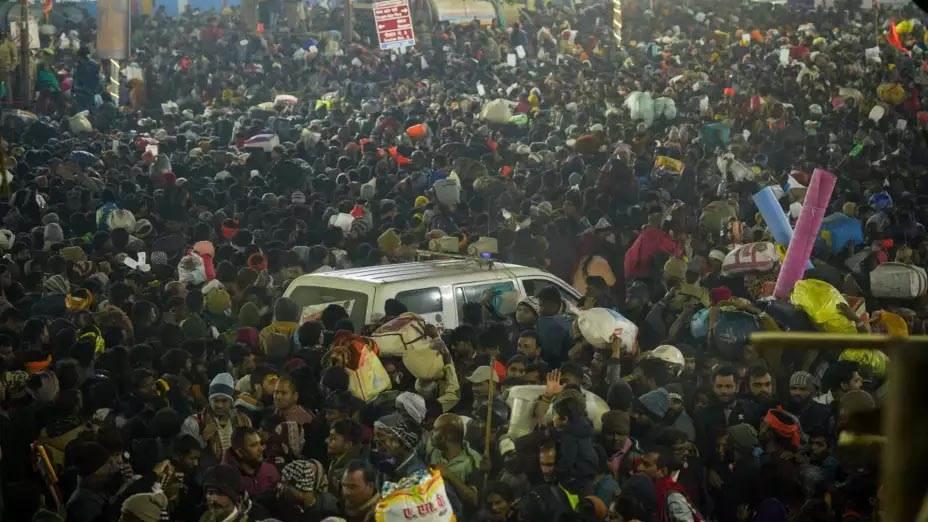 Deja al menos 30 muertos estampida en la India