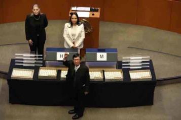 Se decide candidaturas a elección en siete horas y con dos tómbolas