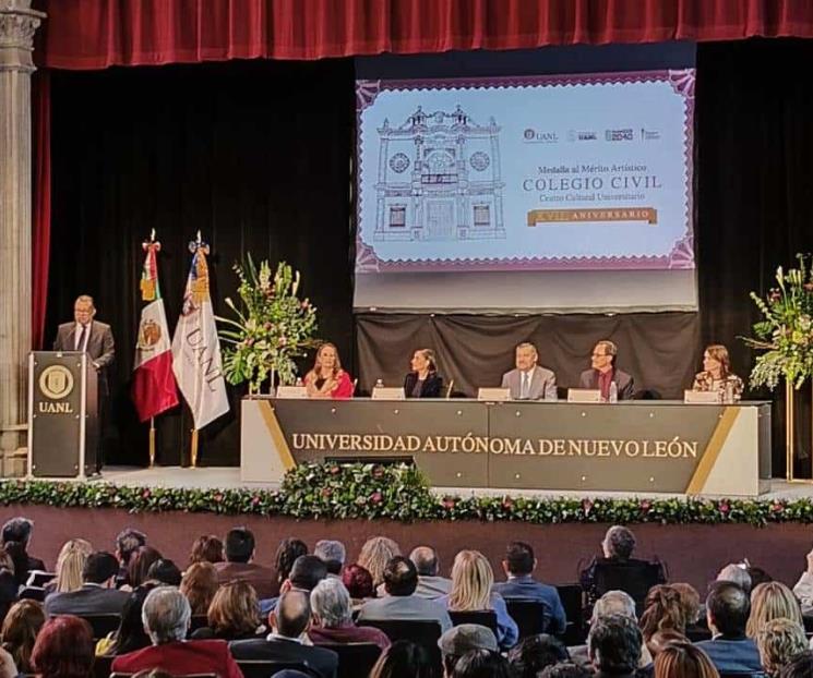 Entregan Reconocimiento al Mérito Artístico Colegio Civil