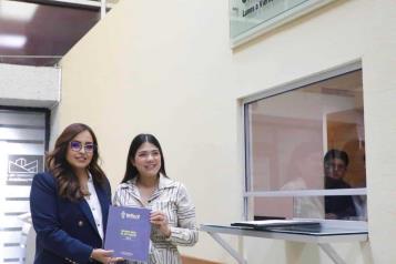 Entrega Brenda Lizeth González su informe