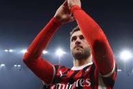 Santiago Gimenez da una asistencia en su debut con el Milan Santiago Gimenez da una asistencia en su debut con el Milan