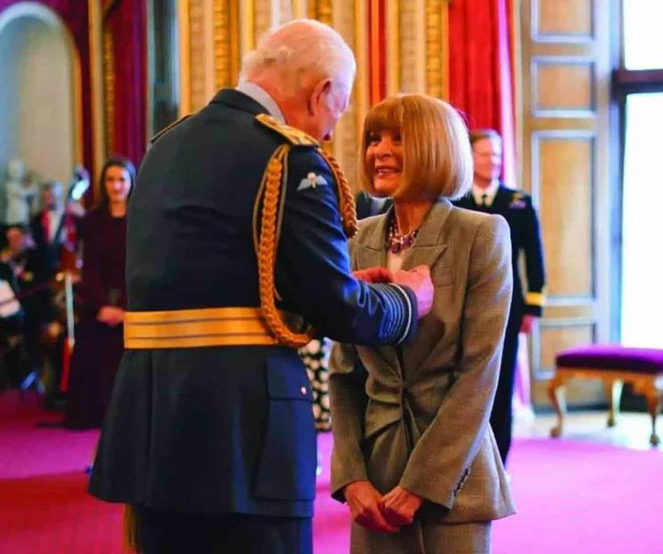 Anna Wintour recibe condecoración del rey Carlos III Anna Wintour recibe condecoración del rey Carlos III