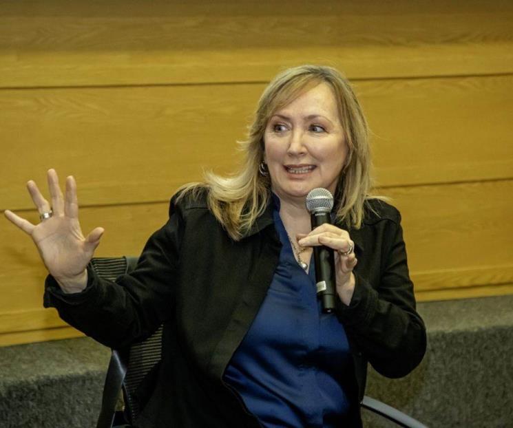 Exhorta a estudiantes a perder el miedo y atreverse a escribir