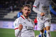 Anota Santiago Giménez su primer gol con el Milán