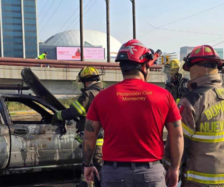 Se incendia auto en Morones Prieto