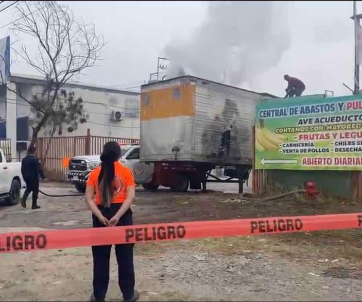 Arde caja de tráiler