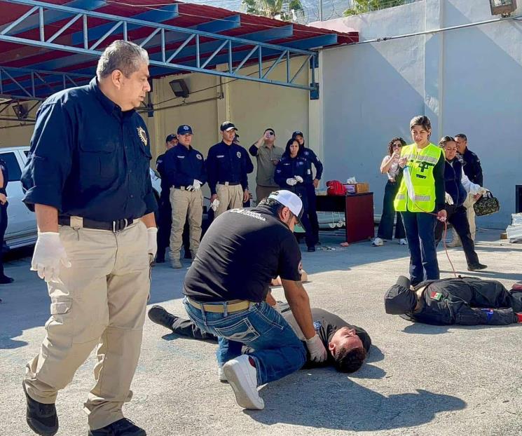 Capacitan a policías en Santa Catarina