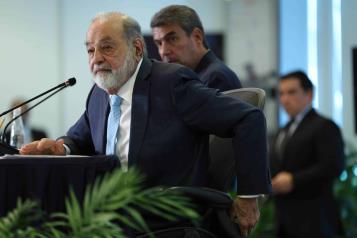 Carlos Slim critica a quienes cuestionan su participaci&oacute;n en telecom