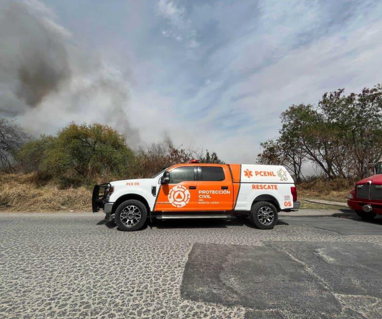Sofocan incendio de baldío