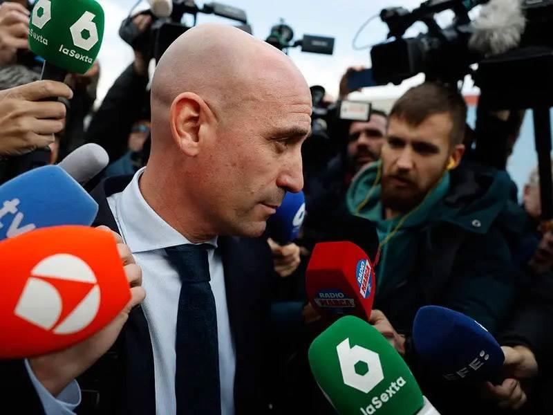 Sigue Rubiales argumentando consentimiento