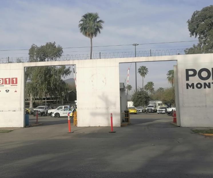 Indagan muerte de hombre en patrulla tras ser detenido intoxicado