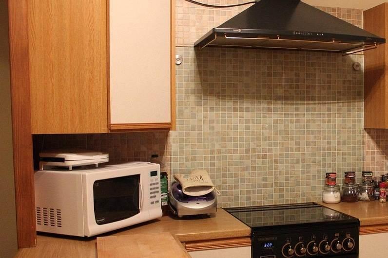 ¿Microondas con grasa? Déjalo impecable con este truco