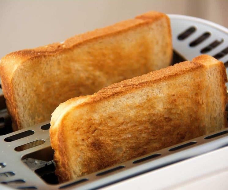 El truco viral para limpiar la tostadora