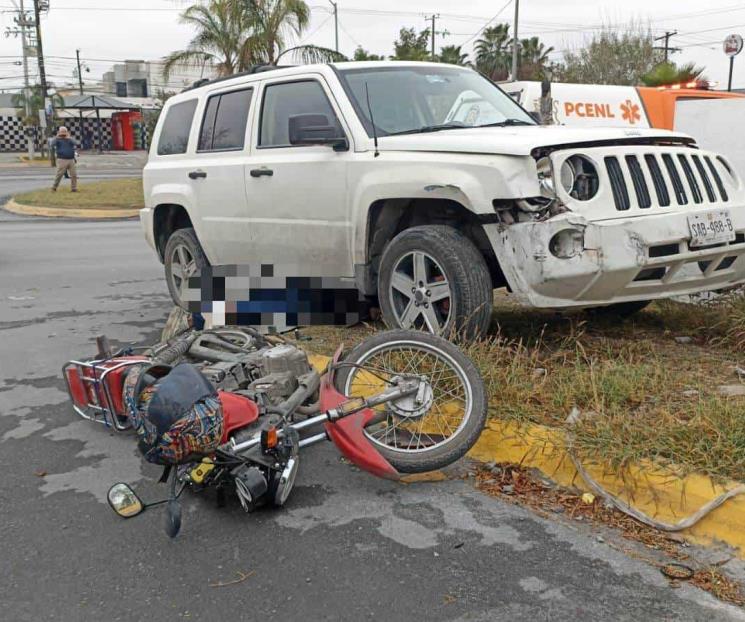 Fallece motociclista tras choque en Apodaca