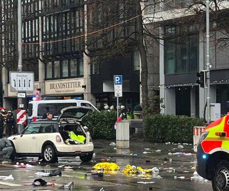 Embiste auto a multitud en Múnich