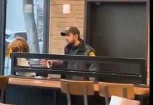 Guardia de seguridad de Taco Bell abofetea a mujer en local de LA