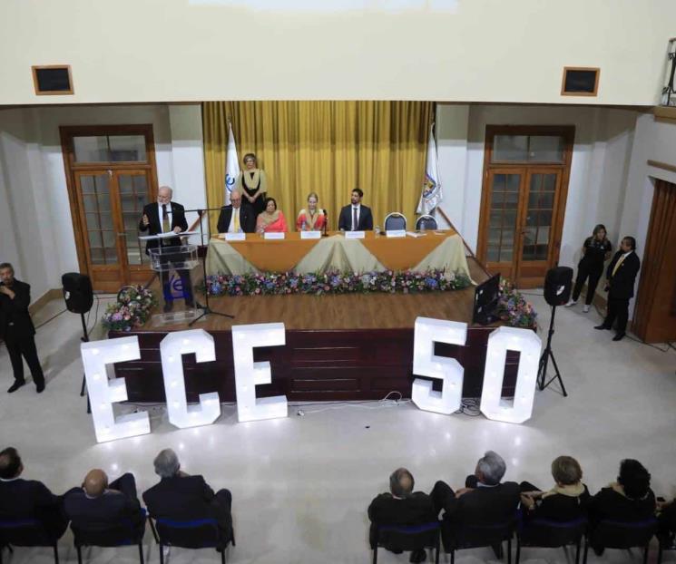 Conmemoran medio centenario de la Escuela Ciencias de la Educación