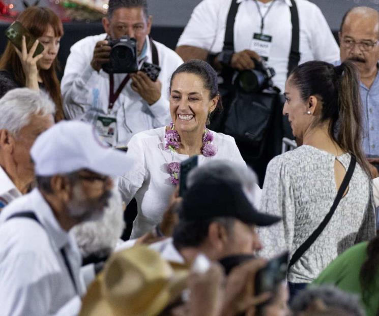 Sheinbaum acude a Veracruz a entregar tarjetas de Beca Rita Cetina