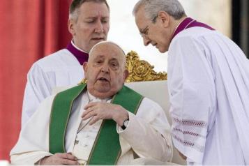 Hospitalizan al Papa Francisco por bronquitis