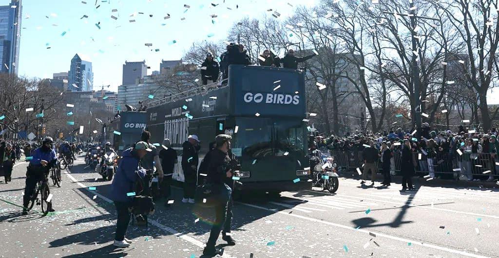Deja tiroteo en desfile de Filadelfia dos heridos