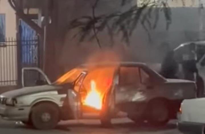 Se registra riña en Salinas Victoria; queman auto