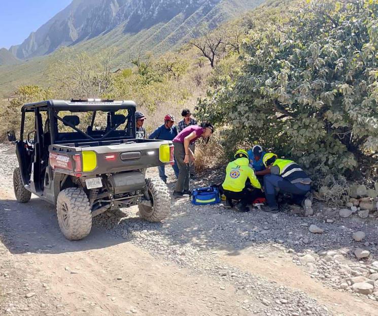 Sufre mujer caída en su bicicleta