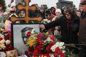 Rinden homenaje a Navalny tras aniversario de su muerte