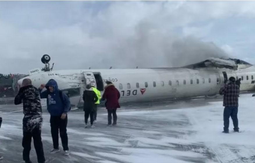 Avión de Delta Airlines sufre accidente en aeropuerto de Toronto
