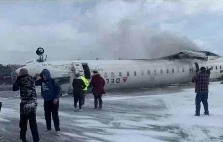 Sufre accidente avión de Delta Airlines en aeropuerto de Toronto