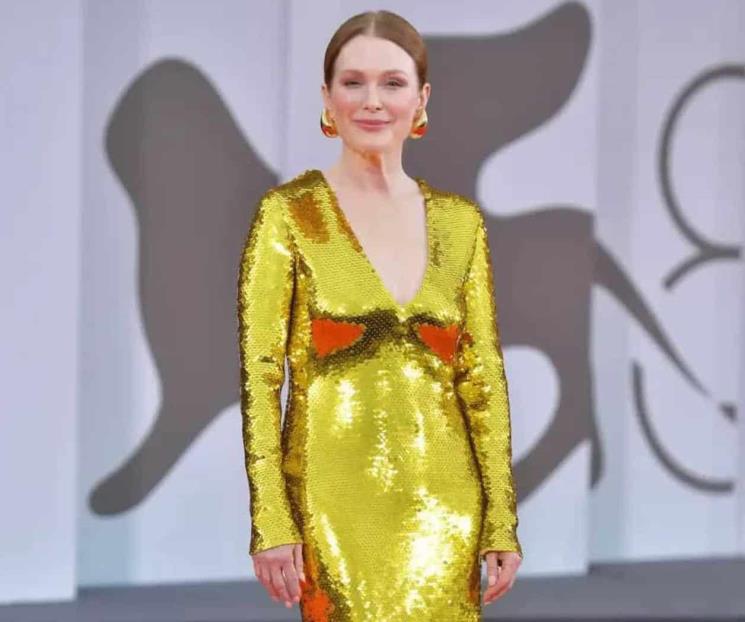 Afirma Julianne Moore que Donald Trump prohibió su libro infantil