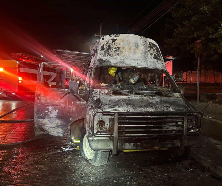 Se incendia camioneta al sur de Monterrey