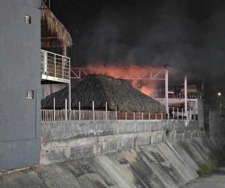 Se incendia restaurante en Cadereyta