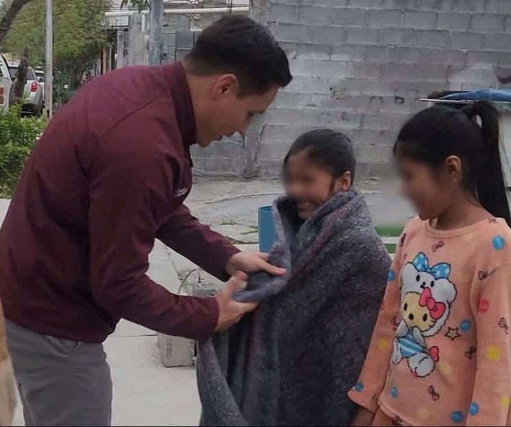 Entrega Escobedo apoyos ante las bajas temperaturas