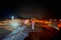 Ocasiona volcadura caos en la Saltillo Ocasiona volcadura caos en la Saltillo