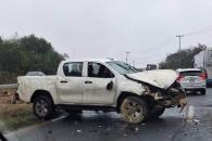 Pierde el control en curva y choca