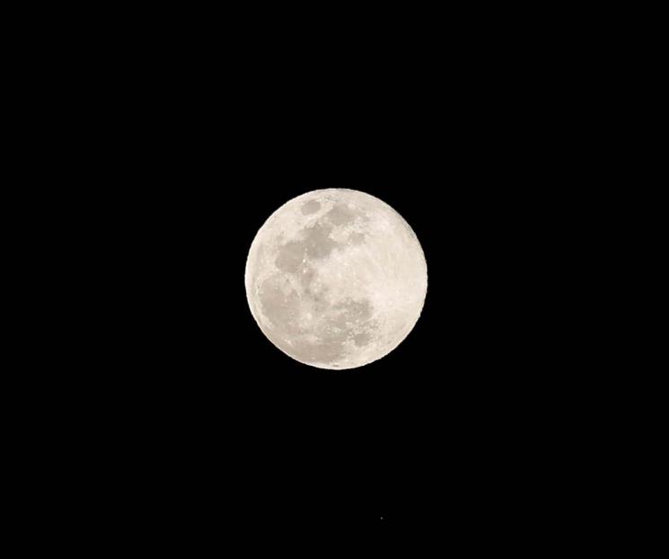Calendario lunar: Cuándo habrá media luna en el cielo nocturno