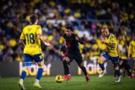 Barcelona se mantiene en lo alto con victoria ante UD Palmas Barcelona se mantiene en lo alto con victoria ante UD Palmas