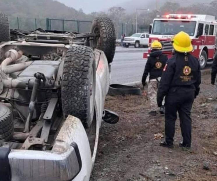 Deja volcadura dos heridos en Carretera Nacional