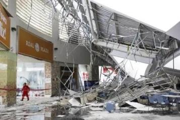Suman 6 muertos tras desplome de techo de centro comercial en Perú