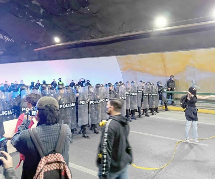 Protestan por tarifazo en el Túnel; antimotines impiden acceso a SP