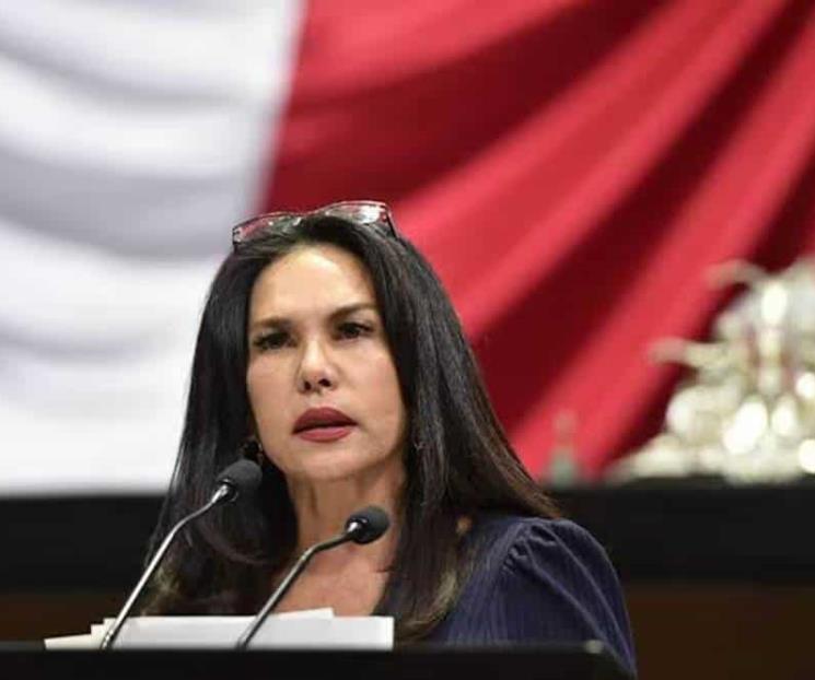 Culpa Teresa Castell a su asesor por galardón a Juan Pablo Penilla