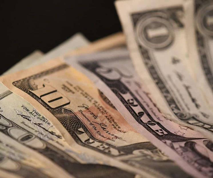 Precio del dólar abre al alza en 20.49 al mayoreo
